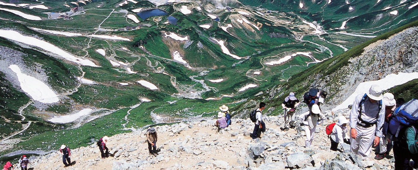 Mountaineers gather around Ichi-no-koshi area.
