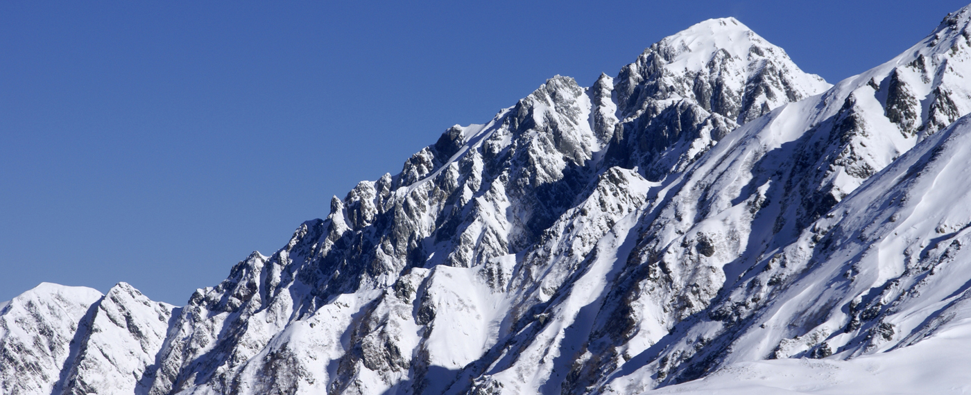 At 2,999 m, this is one of the most challenging peaks for climbers in Japan.