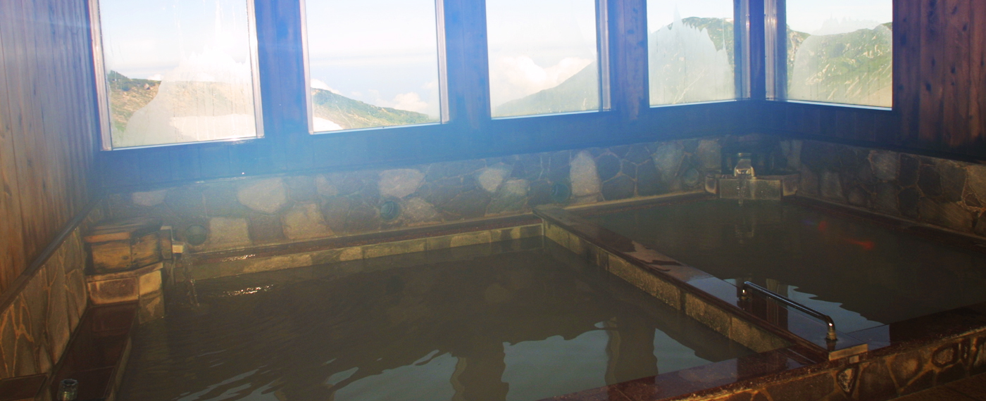 The highest natural hot spring in Japan.